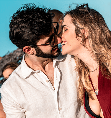 Combo Casal + Criança - Família aproveitando o beach club